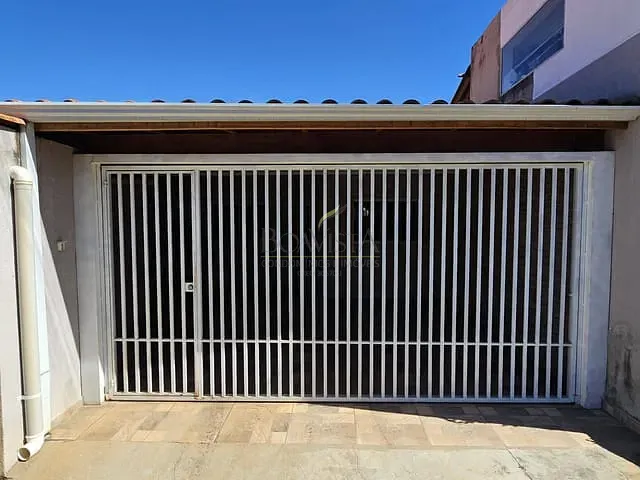 Casa 2 quartos e 2 banheiros, para alugar, no bairro Vila Romite em Piracaia