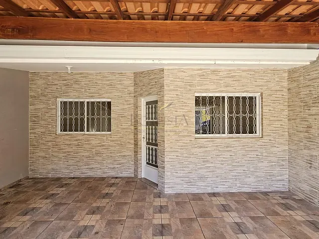 Casa 2 quartos e 2 banheiros, para alugar, no bairro Vila Romite em Piracaia