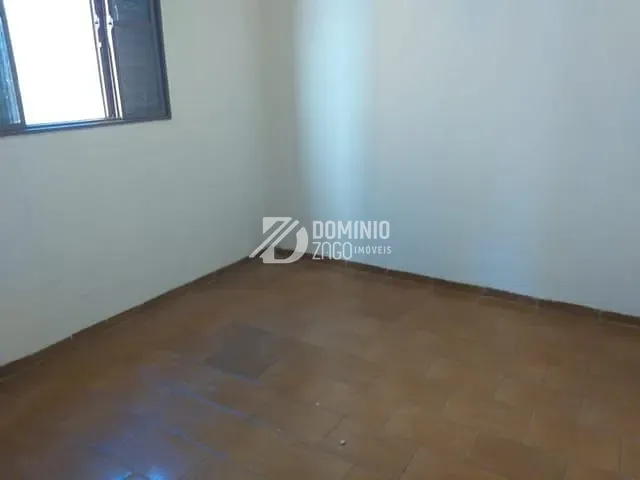Casa com 275m² 3 quartos e 1 banheiro, para alugar, no bairro Leblon em Uberaba