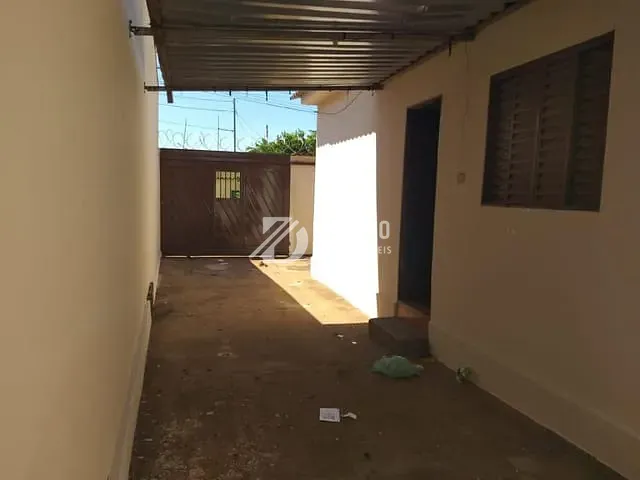 Casa com 275m² 3 quartos e 1 banheiro, para alugar, no bairro Leblon em Uberaba