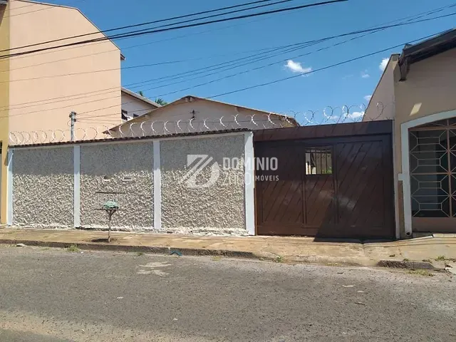 Casa com 275m² 3 quartos e 1 banheiro, para alugar, no bairro Leblon em Uberaba