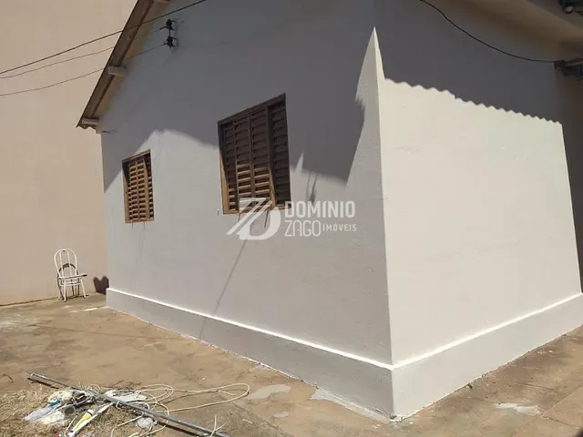 Casa com 275m² 3 quartos e 1 banheiro, para alugar, no bairro Leblon em Uberaba
