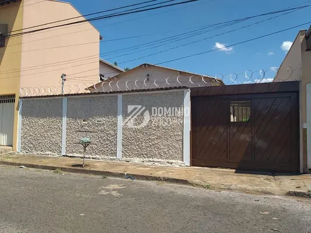 Casa com 275m² 3 quartos e 1 banheiro, para alugar, no bairro Leblon em Uberaba
