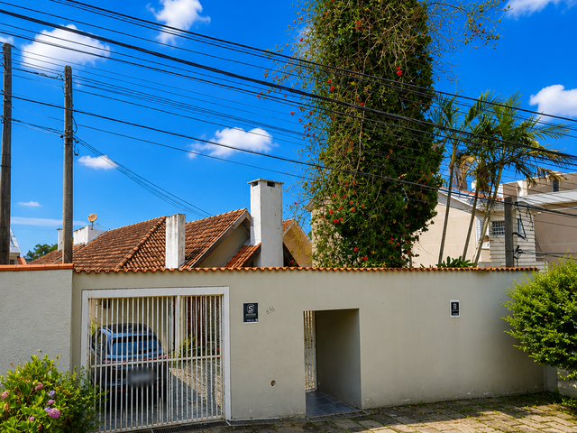 Casa com 560m² 4 quartos e 3 banheiros, à venda, no bairro Vista Alegre em Curitiba