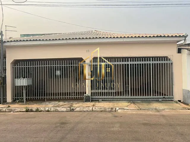 Casa com 200m² 3 quartos e 2 banheiros, à venda, no bairro Cristo Rei em Várzea Grande