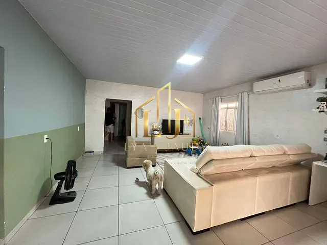 Casa com 200m² 3 quartos e 2 banheiros, à venda, no bairro Cristo Rei em Várzea Grande
