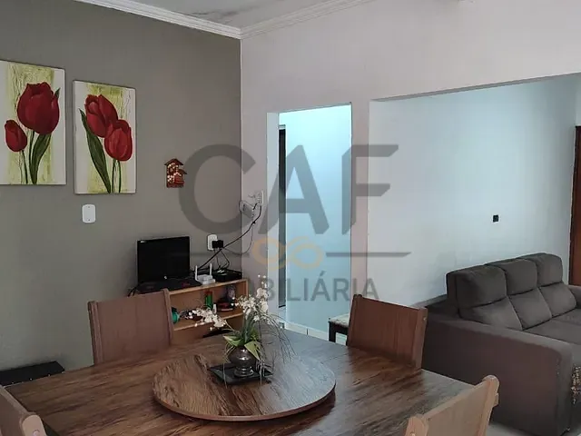 Casa com 250m² 3 quartos e 1 banheiro, à venda, no bairro Florianópolis em Jaguariúna