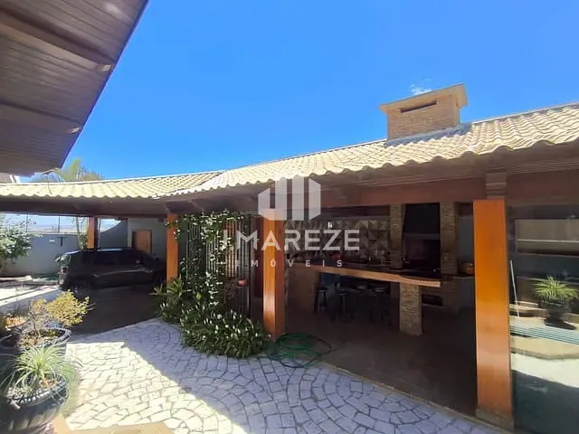 Casa com 1108m² 3 quartos e 2 banheiros, à venda, no bairro Jardim Vale do Sol em Apucarana