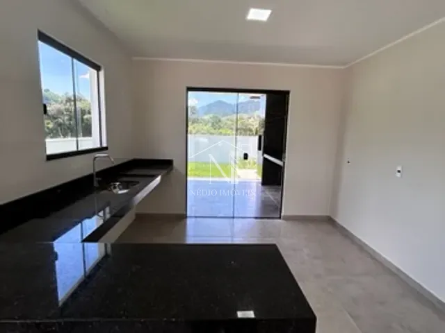 Casa com 364m² 3 quartos e 2 banheiros, à venda, no bairro Ubatiba em Maricá