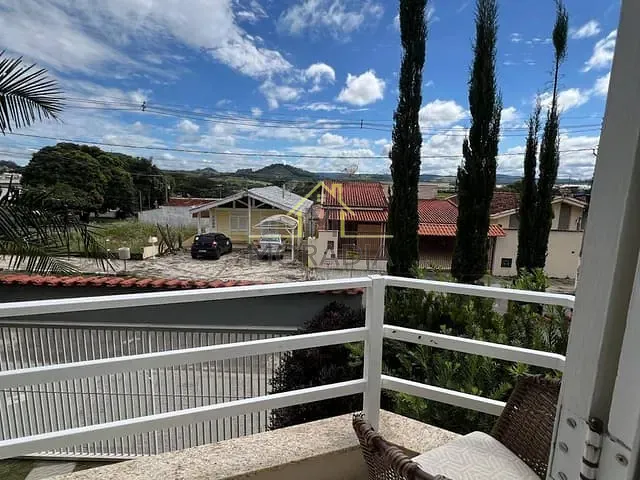 Casa com 787m² 5 quartos e 2 banheiros, à venda, no bairro Jardim Nova Guaxupé em Guaxupé
