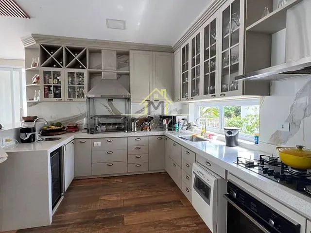 Casa com 787m² 5 quartos e 2 banheiros, à venda, no bairro Jardim Nova Guaxupé em Guaxupé