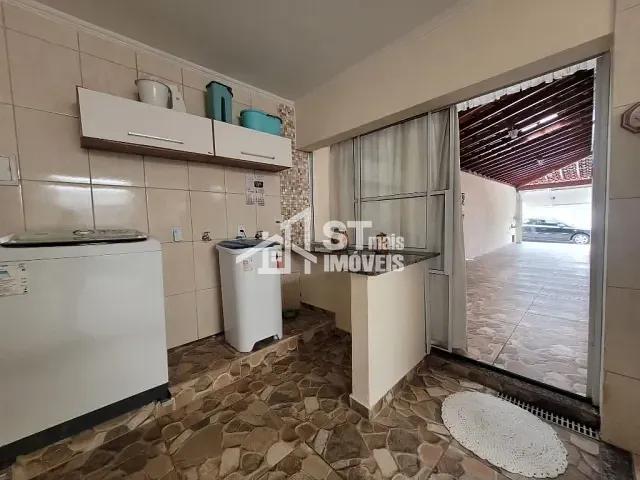 Casa com 200m² 2 quartos e 2 banheiros, à venda, no bairro Centro em Andradas