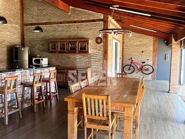 Casa com 600m² 5 quartos e 4 banheiros, à venda ou para alugar, no bairro Vale do Igapó em Bauru