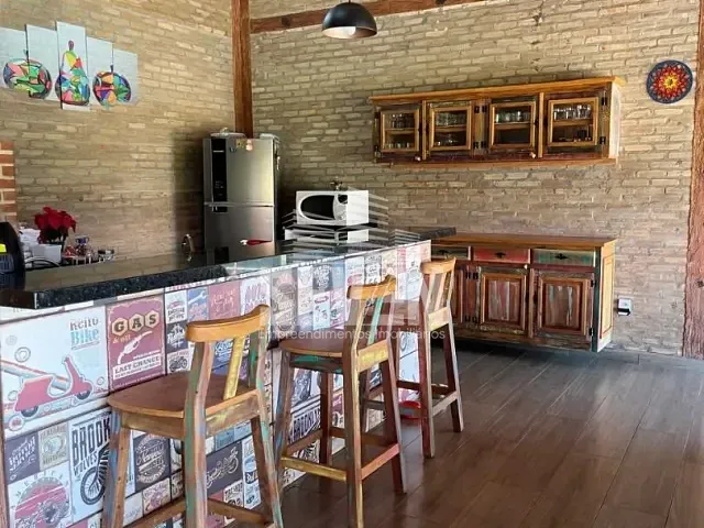 Casa com 600m² 5 quartos e 4 banheiros, à venda ou para alugar, no bairro Vale do Igapó em Bauru