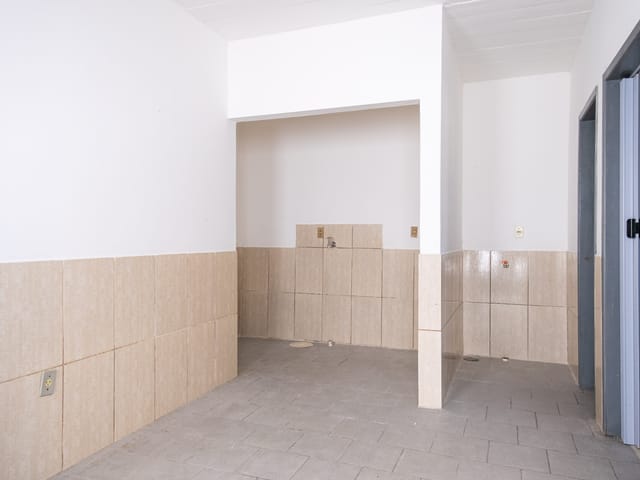 Foto do Casa - Casa para alugar com 32 m² em pátio compartilhado no bairro Fragata, Pelotas/RS – oportunidade com boa localização. | UP Imóveis