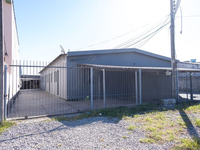 Foto do Casa - Casa para alugar com 32 m² em pátio compartilhado no bairro Fragata, Pelotas/RS – oportunidade com boa localização. | UP Imóveis