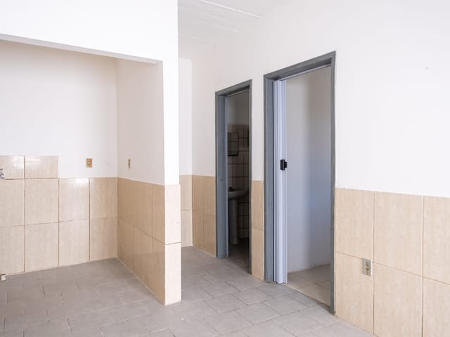 Foto do Casa - Casa para alugar com 32 m² em pátio compartilhado no bairro Fragata, Pelotas/RS – oportunidade com boa localização. | UP Imóveis