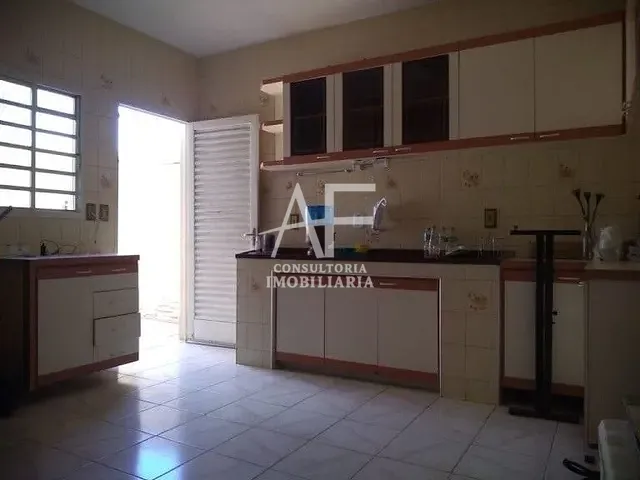 Casa com 180m² 2 quartos e 3 banheiros, à venda, no bairro Jardim das Bandeiras em Taubaté