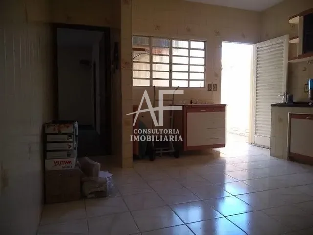 Casa com 180m² 2 quartos e 3 banheiros, à venda, no bairro Jardim das Bandeiras em Taubaté