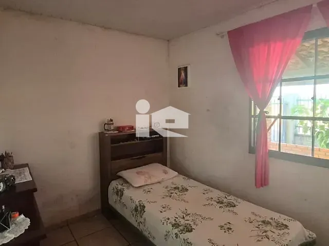 Casa com 210m² 2 quartos e 1 banheiro, à venda, no bairro Tomie Nagatami em Rolândia