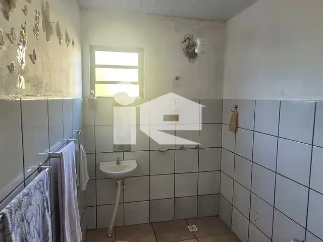 Casa com 210m² 2 quartos e 1 banheiro, à venda, no bairro Tomie Nagatami em Rolândia