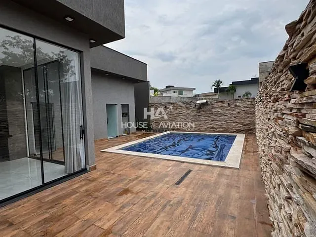 Casa com 603m² 4 quartos e 5 banheiros, à venda, no bairro Condomínio do Lago 1ª Etapa em Goiânia