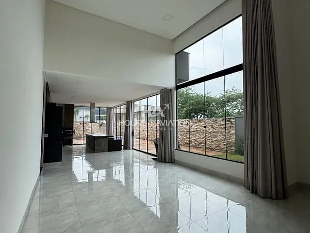 Casa com 603m² 4 quartos e 5 banheiros, à venda, no bairro Condomínio do Lago 1ª Etapa em Goiânia