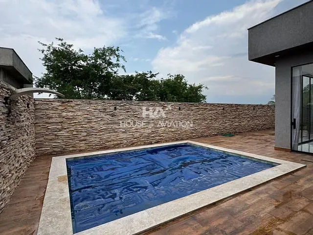Casa com 603m² 4 quartos e 5 banheiros, à venda, no bairro Condomínio do Lago 1ª Etapa em Goiânia