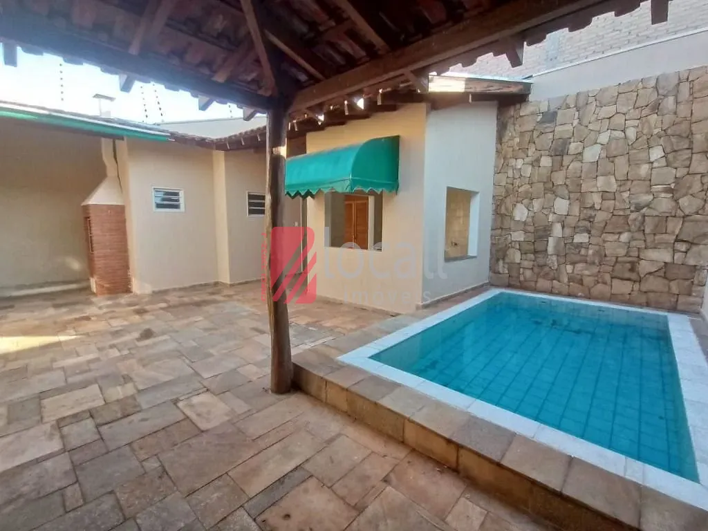 Casa com 3 quartos à venda, 261m² — foto 2 de 28