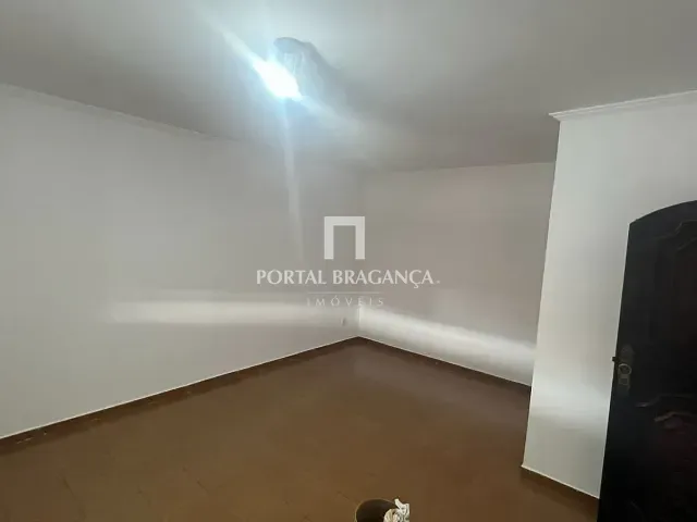 Casa com 250m² 3 quartos e 3 banheiros, à venda, no bairro Jardim São Lourenço em Bragança Paulista