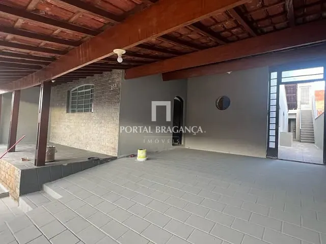 Casa com 250m² 3 quartos e 3 banheiros, à venda, no bairro Jardim São Lourenço em Bragança Paulista