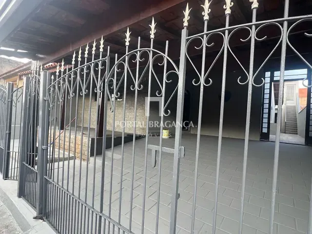 Casa com 250m² 3 quartos e 3 banheiros, à venda, no bairro Jardim São Lourenço em Bragança Paulista
