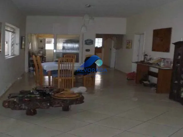Casa com 640m² 2 quartos e 1 banheiro, à venda, no bairro Centro em São José dos Campos