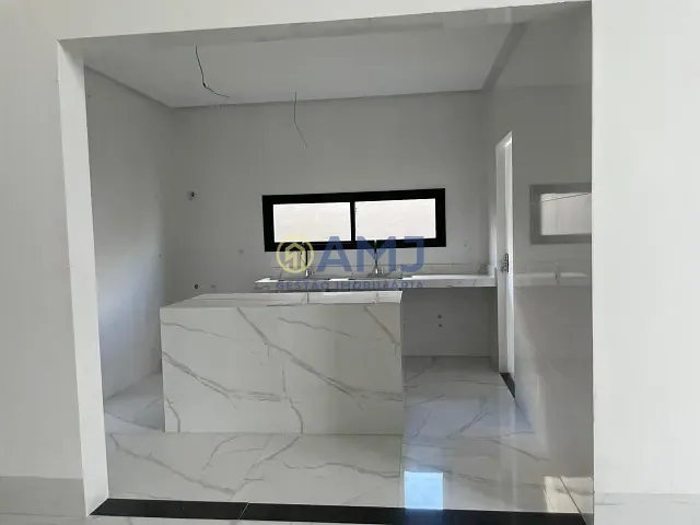Casa 4 quartos e 1 banheiro, à venda, no bairro Residencial Goiânia Golfe Clube em Goiânia