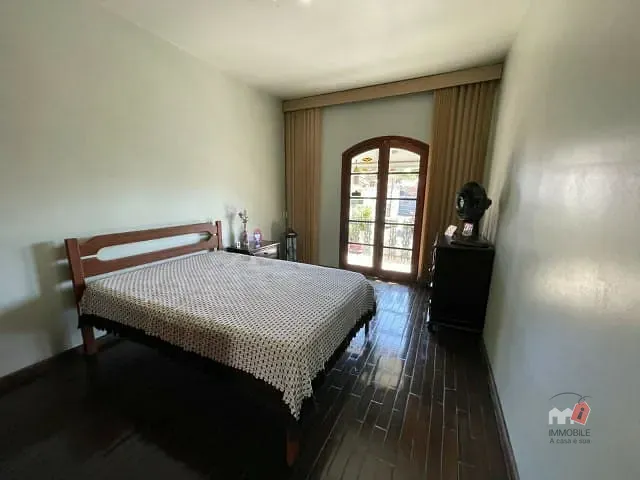 Casa com 330m² 3 quartos e 1 banheiro, à venda, no bairro Cascatinha em Petrópolis