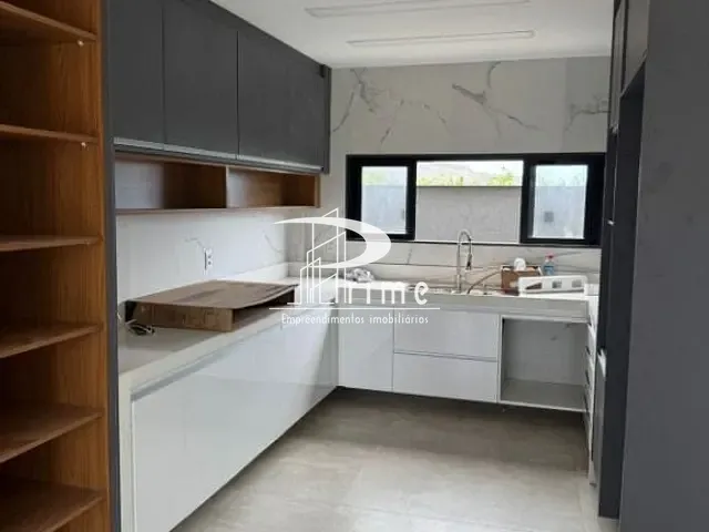 Casa com 450m² 3 quartos e 5 banheiros, à venda, no bairro Camboinhas em Niterói