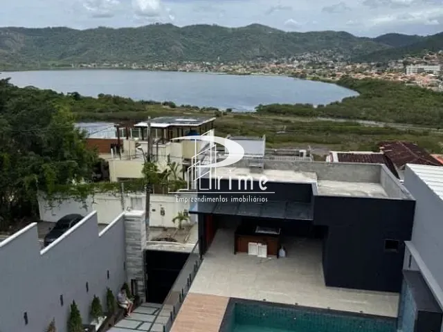 Casa com 450m² 3 quartos e 5 banheiros, à venda, no bairro Camboinhas em Niterói