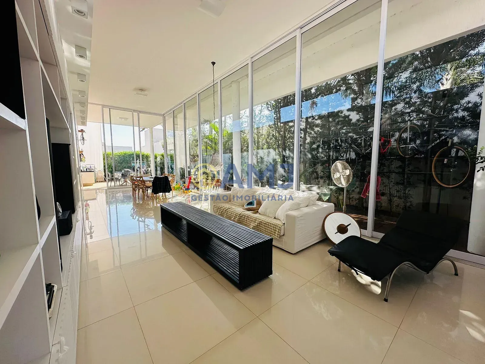 Casa, 4 quartos, 220 m² - Foto 1
