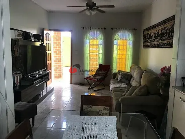 Casa com 250m² 3 quartos e 2 banheiros, à venda, no bairro Jardim Jaqueira em Caraguatatuba