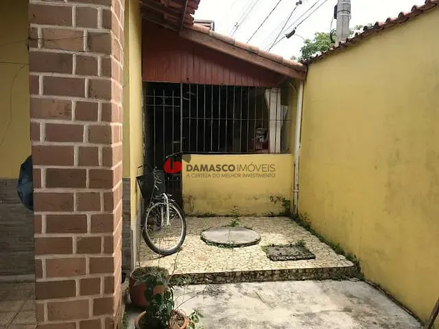 Casa com 250m² 3 quartos e 2 banheiros, à venda, no bairro Jardim Jaqueira em Caraguatatuba