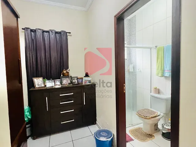 Casa 3 quartos e 2 banheiros, à venda, no bairro Jardim Veneza em Pirassununga