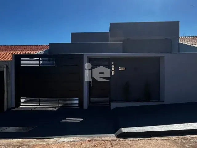 Casa com 180m² 3 quartos e 2 banheiros, à venda, no bairro Jardim Monte Carlo em Rolândia