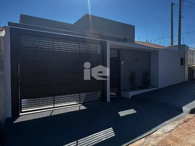 Casa com 180m² 3 quartos e 2 banheiros, à venda, no bairro Jardim Monte Carlo em Rolândia