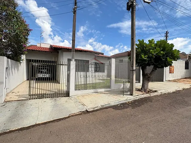 Casa com 354m² 4 quartos e 2 banheiros, à venda, no bairro Jardim Caviúna em Rolândia