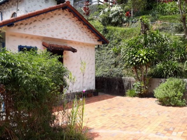 Casa com 1500m² 3 quartos e 2 banheiros, à venda, no bairro Independência em Petrópolis