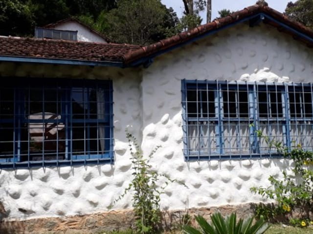 Casa com 1500m² 3 quartos e 2 banheiros, à venda, no bairro Independência em Petrópolis