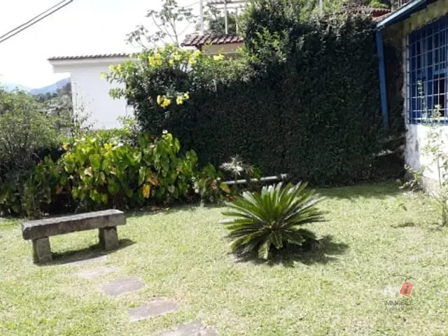 Casa com 1500m² 3 quartos e 2 banheiros, à venda, no bairro Independência em Petrópolis