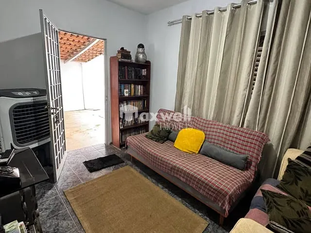 Casa com 220m² 2 quartos e 1 banheiro, à venda, no bairro Jardim Mont Serrat em Aparecida de Goiânia