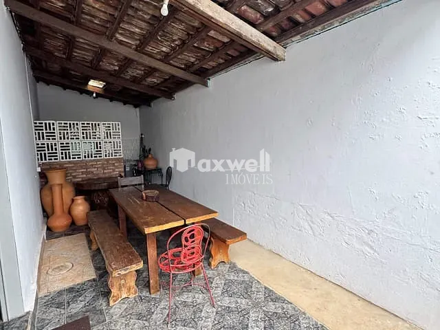 Casa com 220m² 2 quartos e 1 banheiro, à venda, no bairro Jardim Mont Serrat em Aparecida de Goiânia