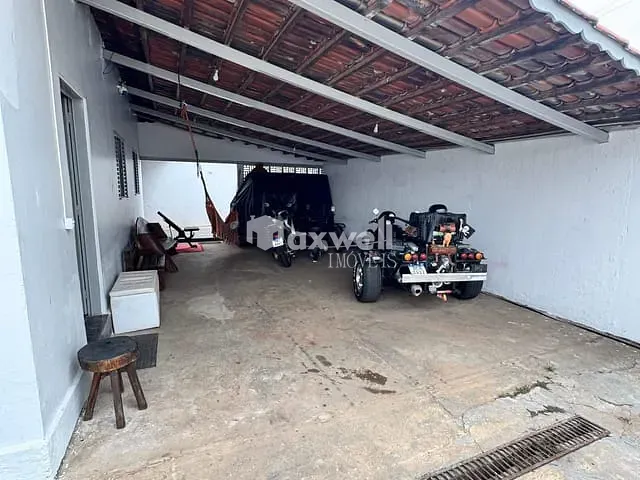 Casa com 220m² 2 quartos e 1 banheiro, à venda, no bairro Jardim Mont Serrat em Aparecida de Goiânia